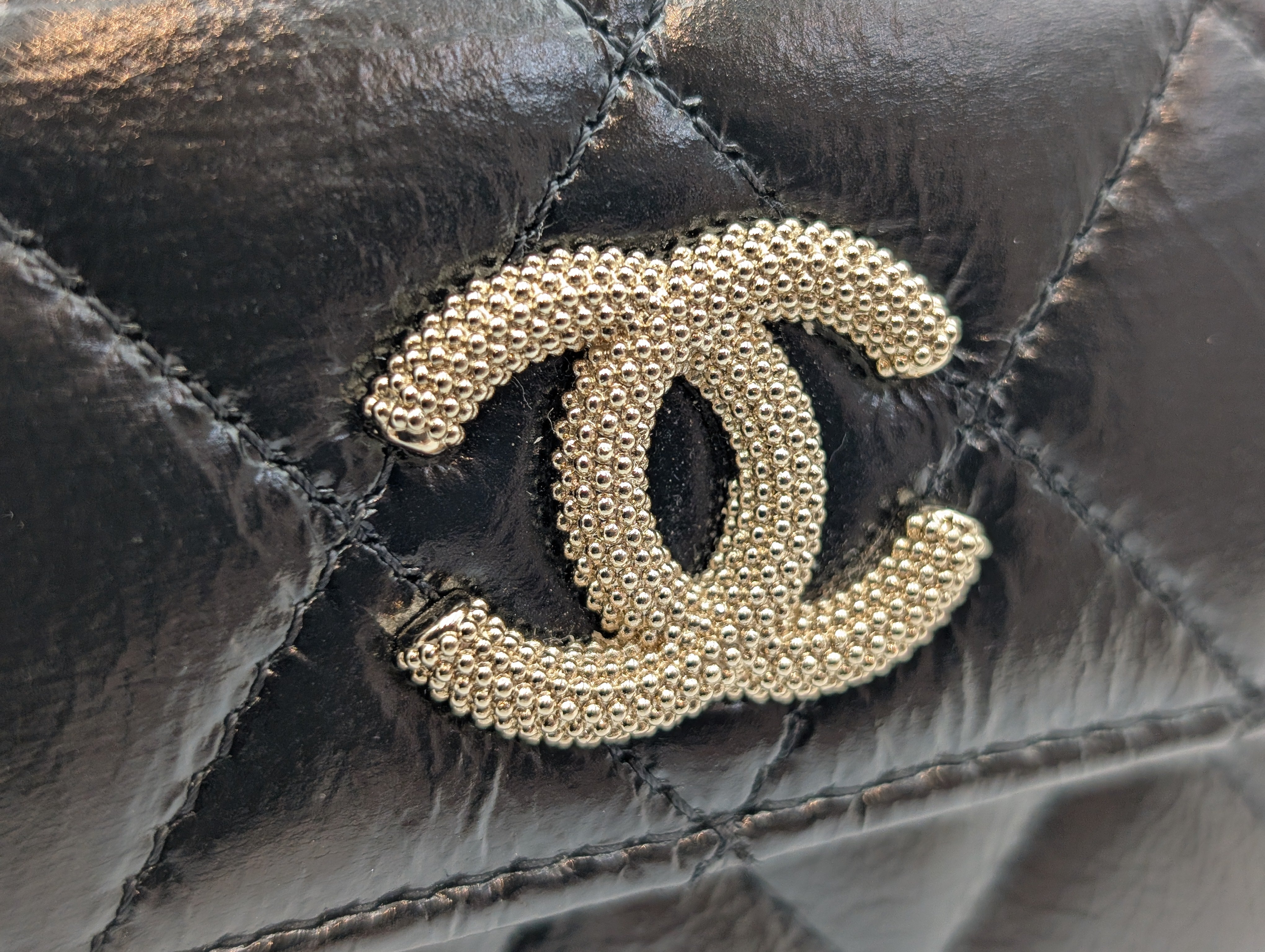 CHANEL シャイニーラムスキン パールハンドルバッグ