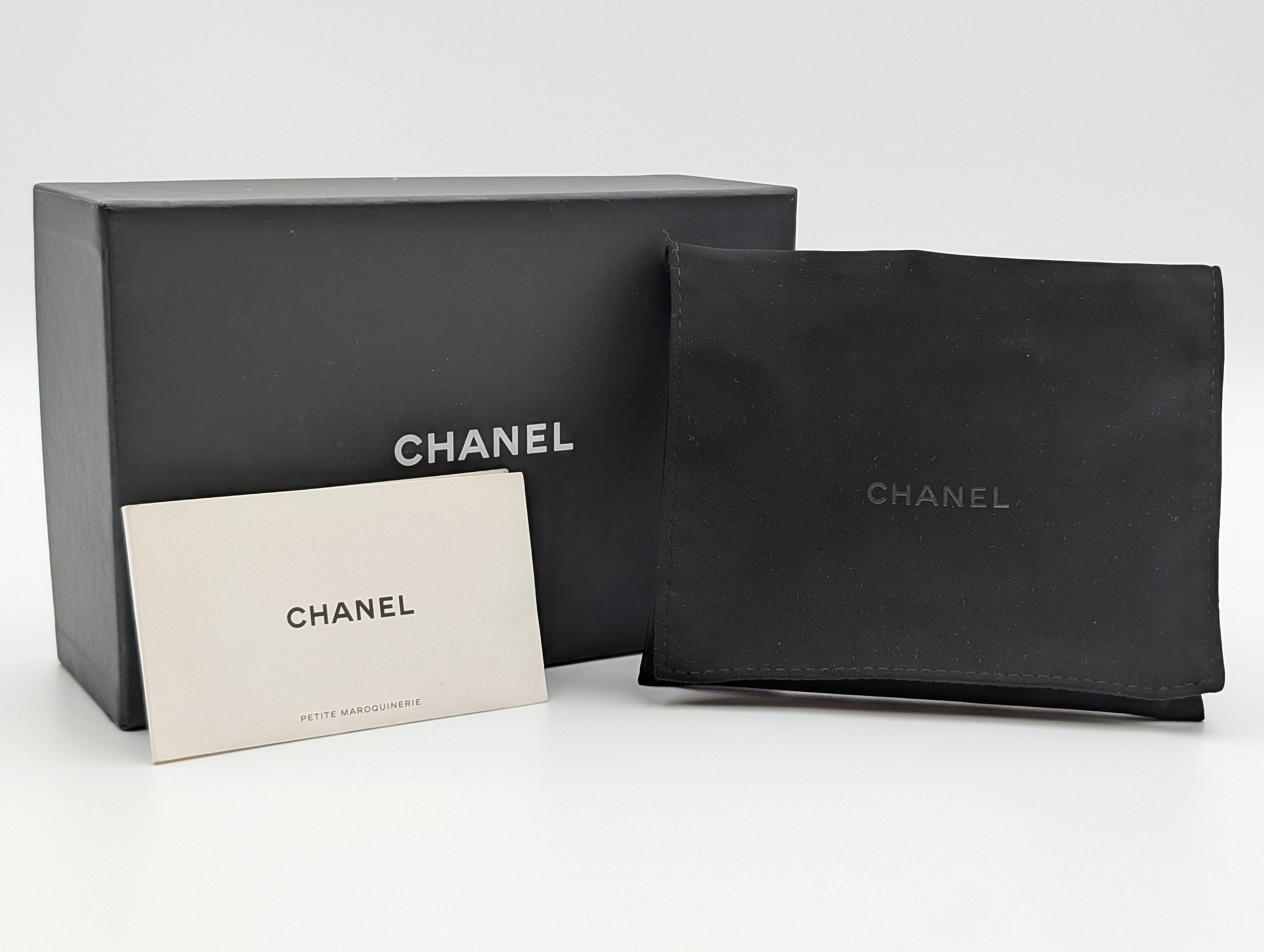 CHANEL シャイニーラムスキン パールハンドルバッグ