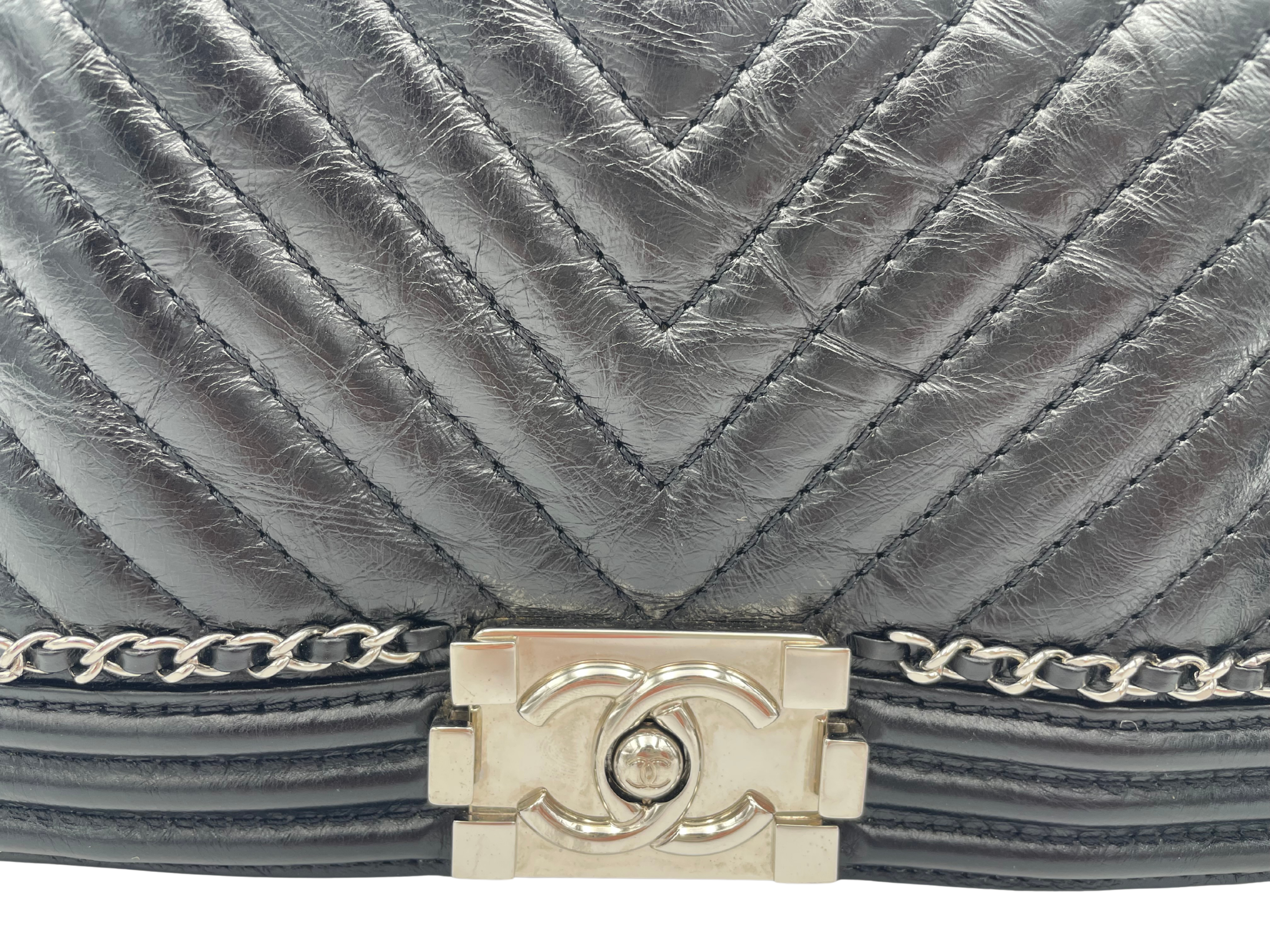 CHANEL ボーイシャネル　Vステッチ シェブロン ショルダーバッグ  A67086