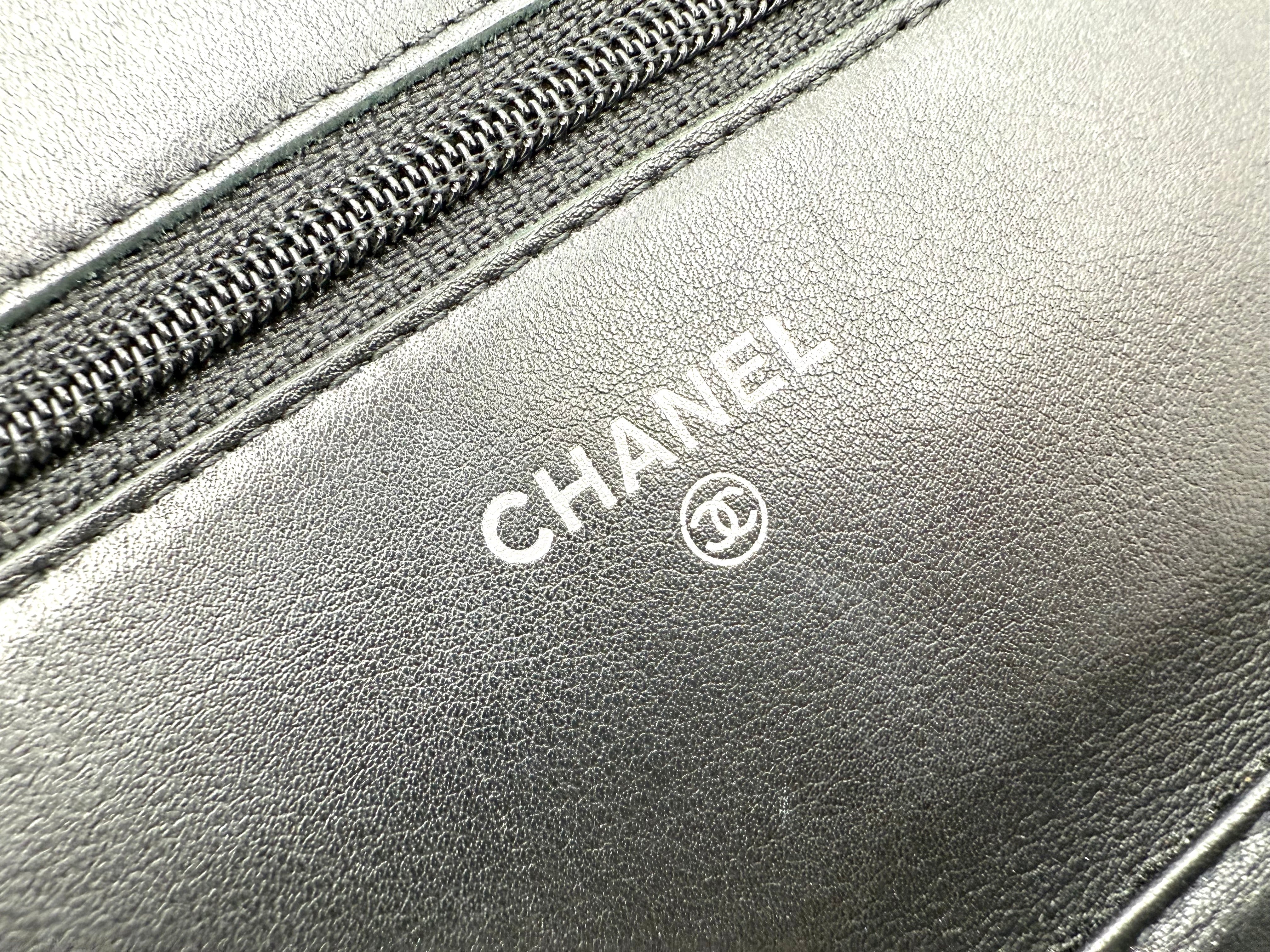 CHANEL チェーンウォレット キャビアスキン