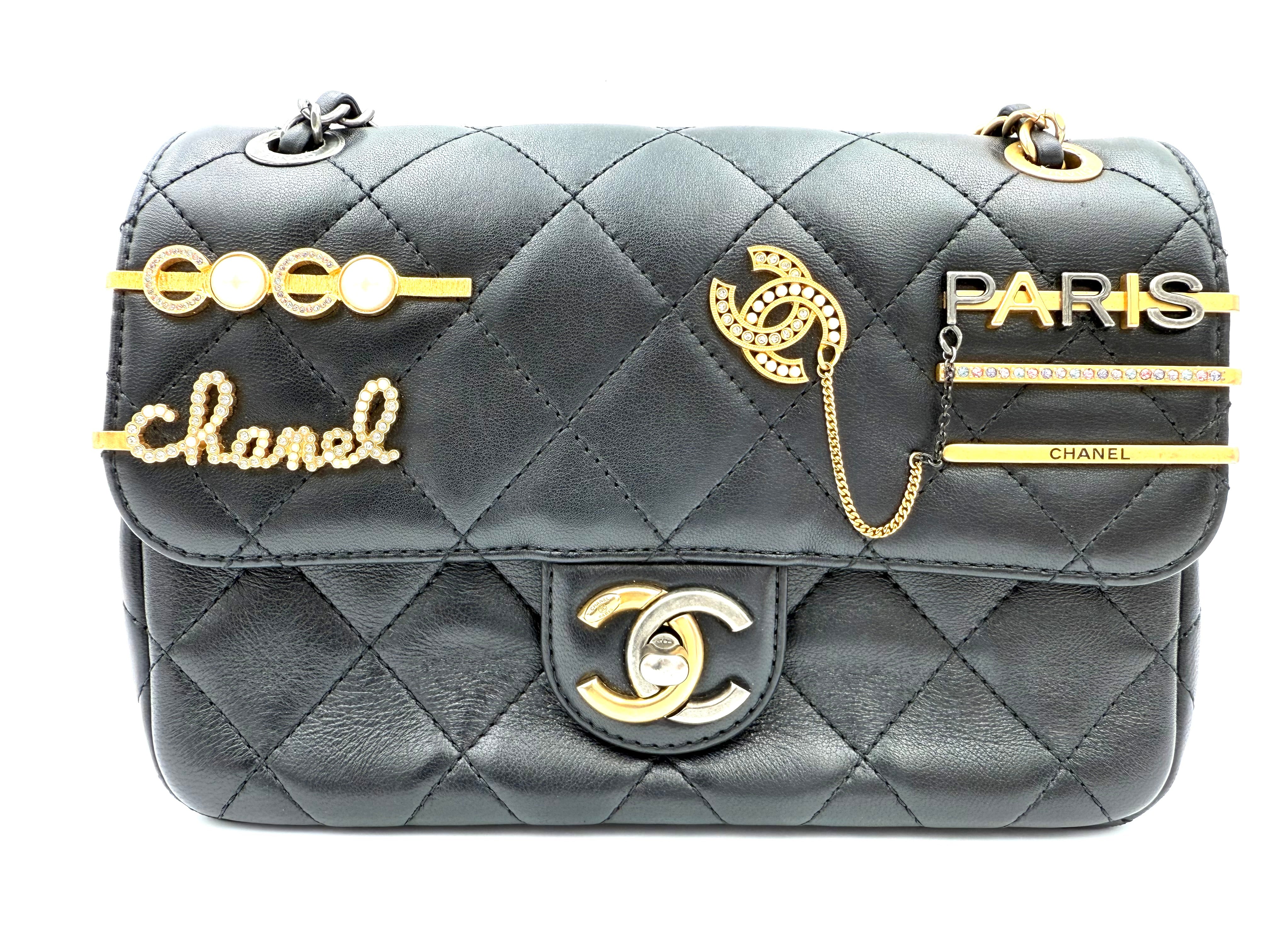 CHANEL マトラッセ チェーンショルダーバッグ チャーム付
