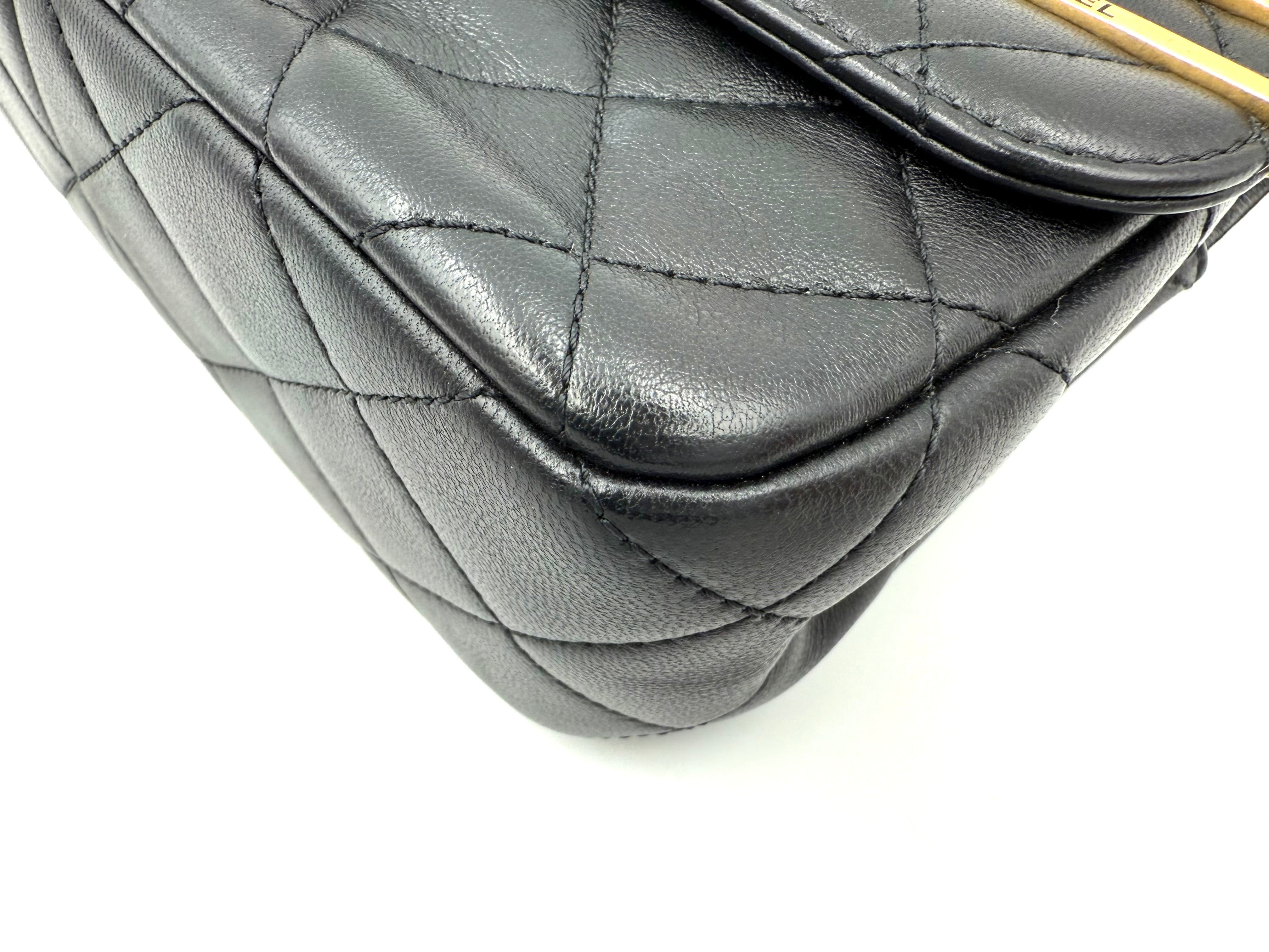 CHANEL マトラッセ チェーンショルダーバッグ チャーム付