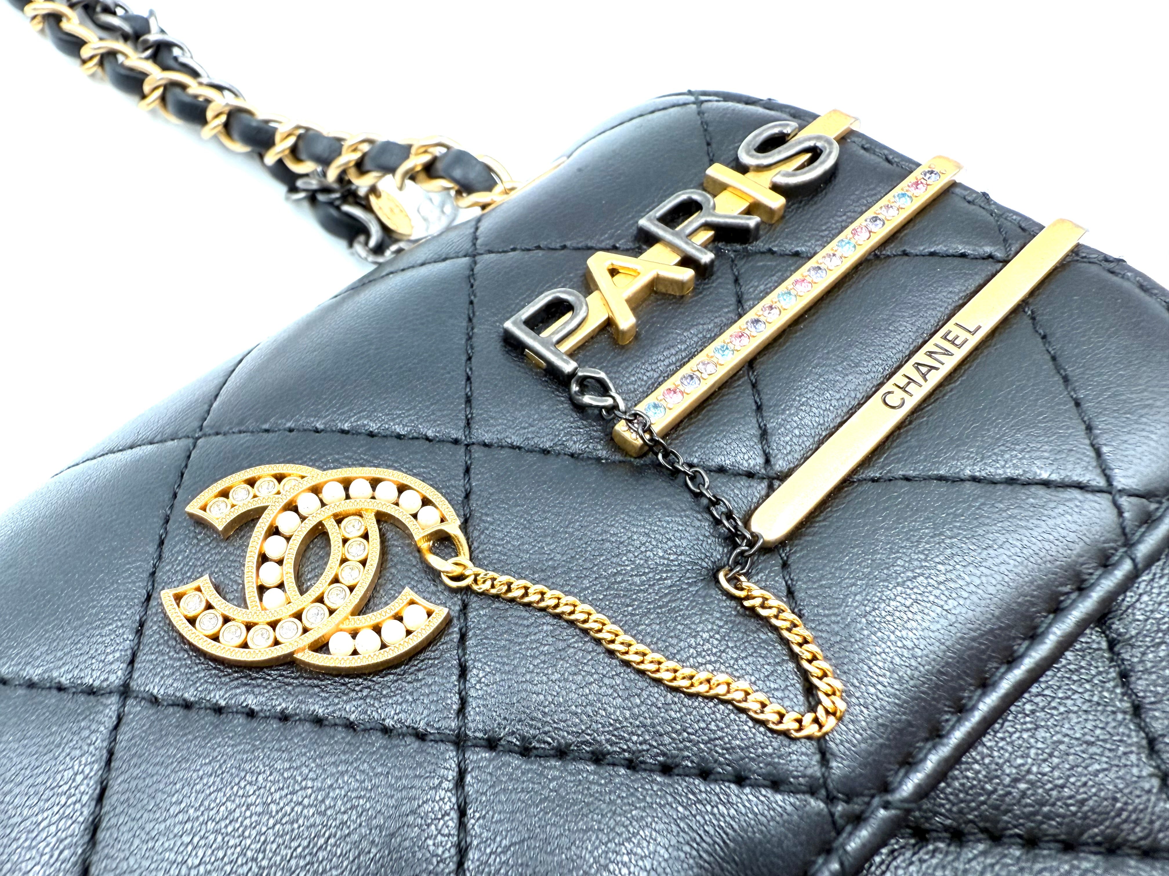 CHANEL マトラッセ チェーンショルダーバッグ チャーム付