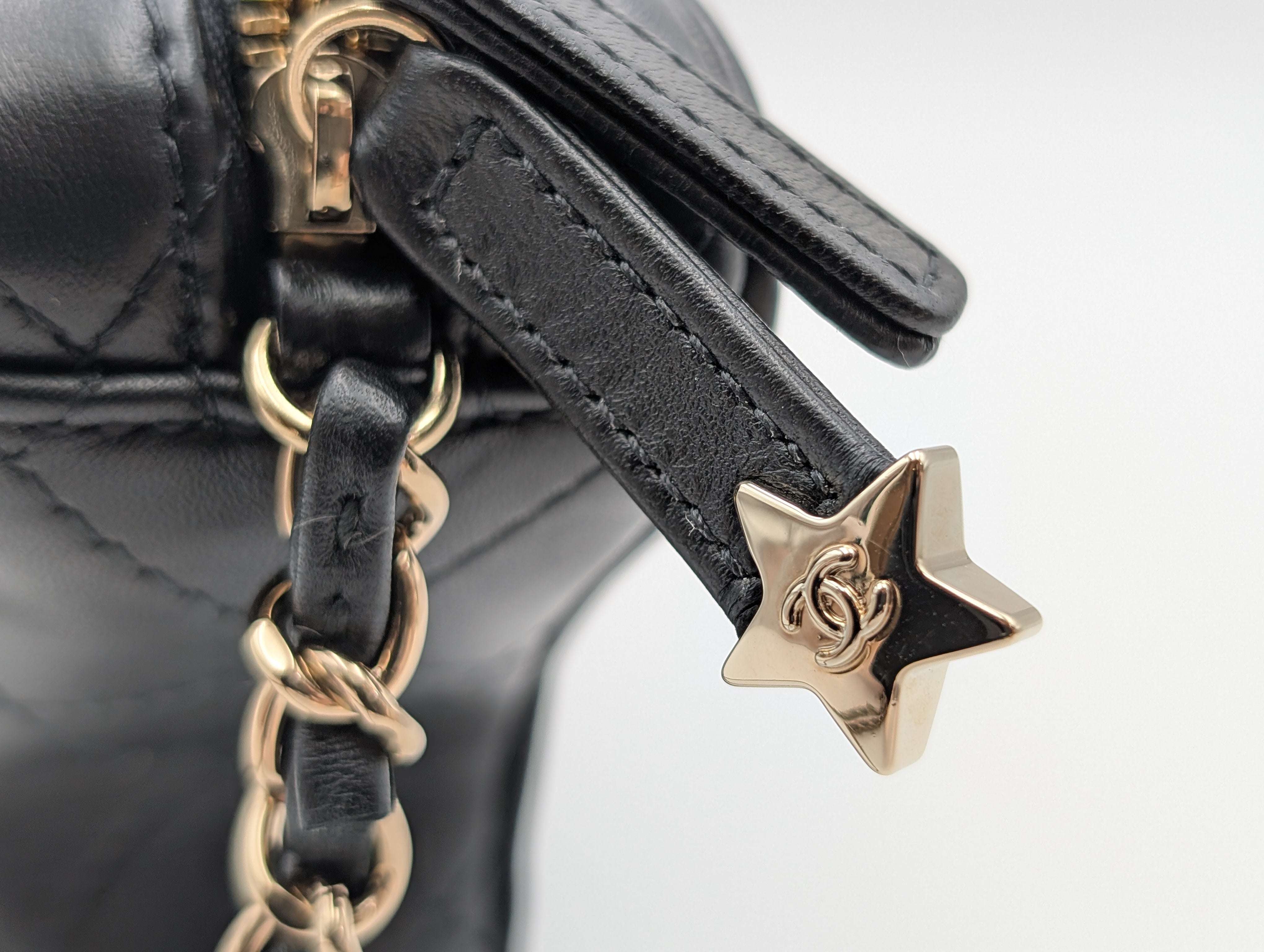 CHANEL スターマトラッセ クルーズコレクション チェーンショルダーバッグ AS4579
