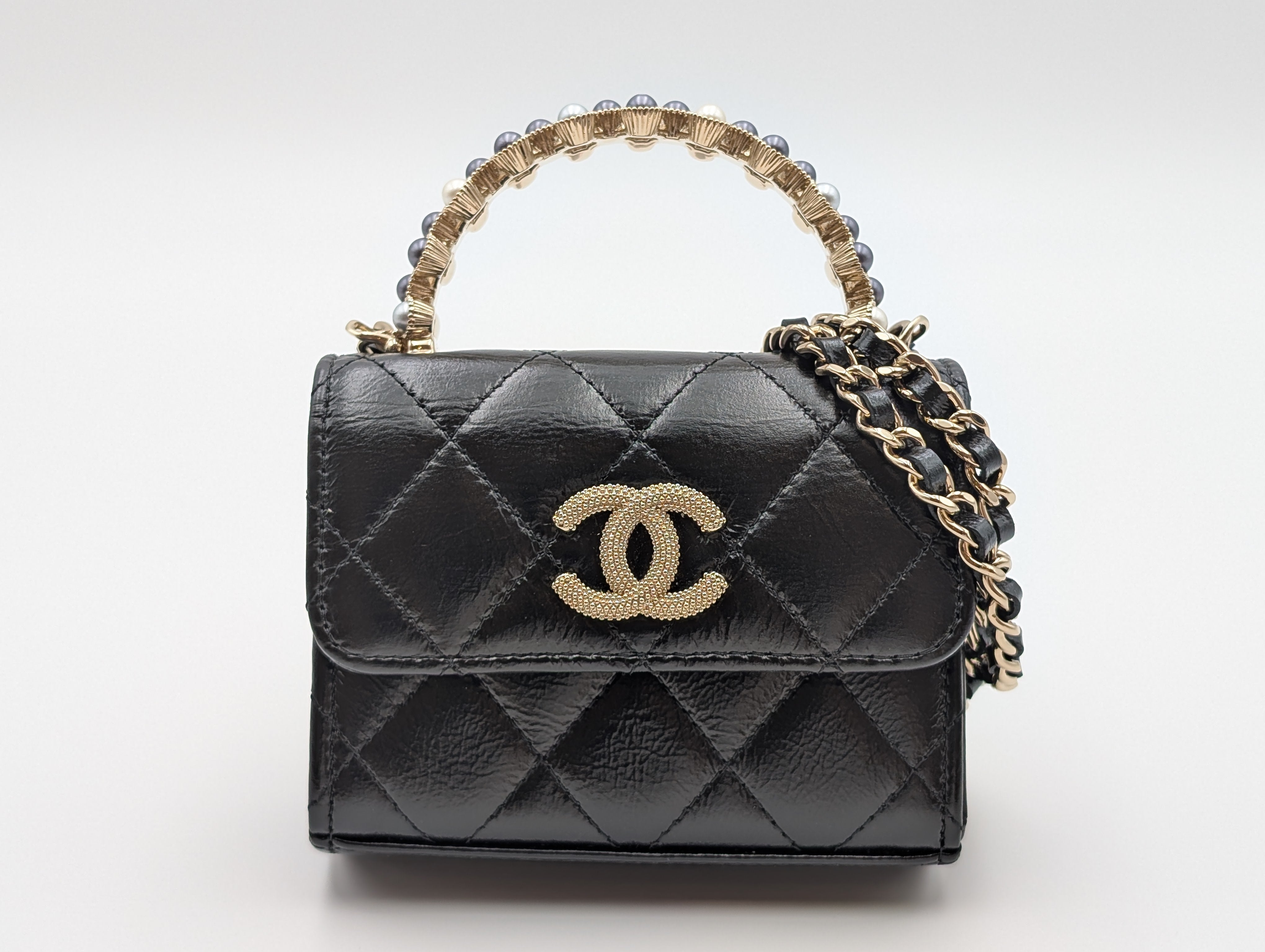 CHANEL シャイニーラムスキン パールハンドルバッグ