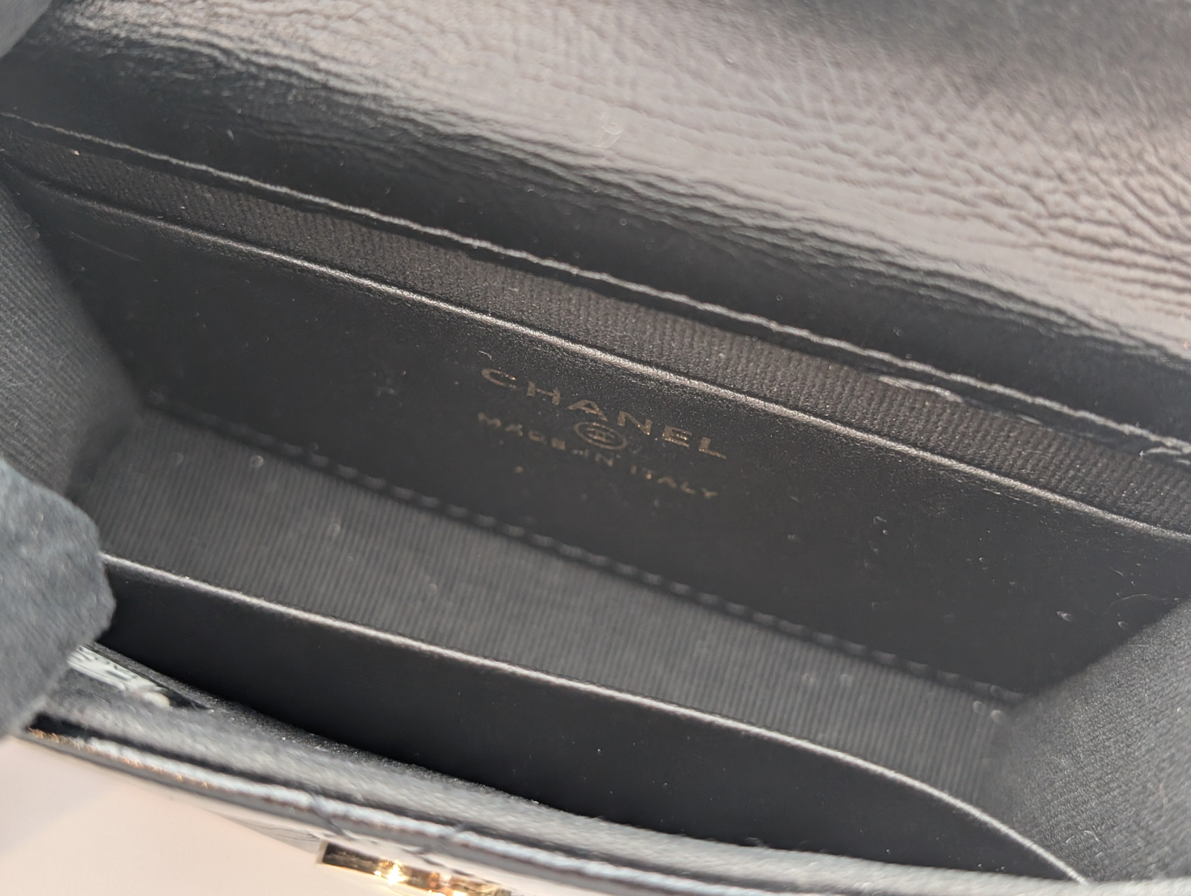 CHANEL シャイニーラムスキン パールハンドルバッグ