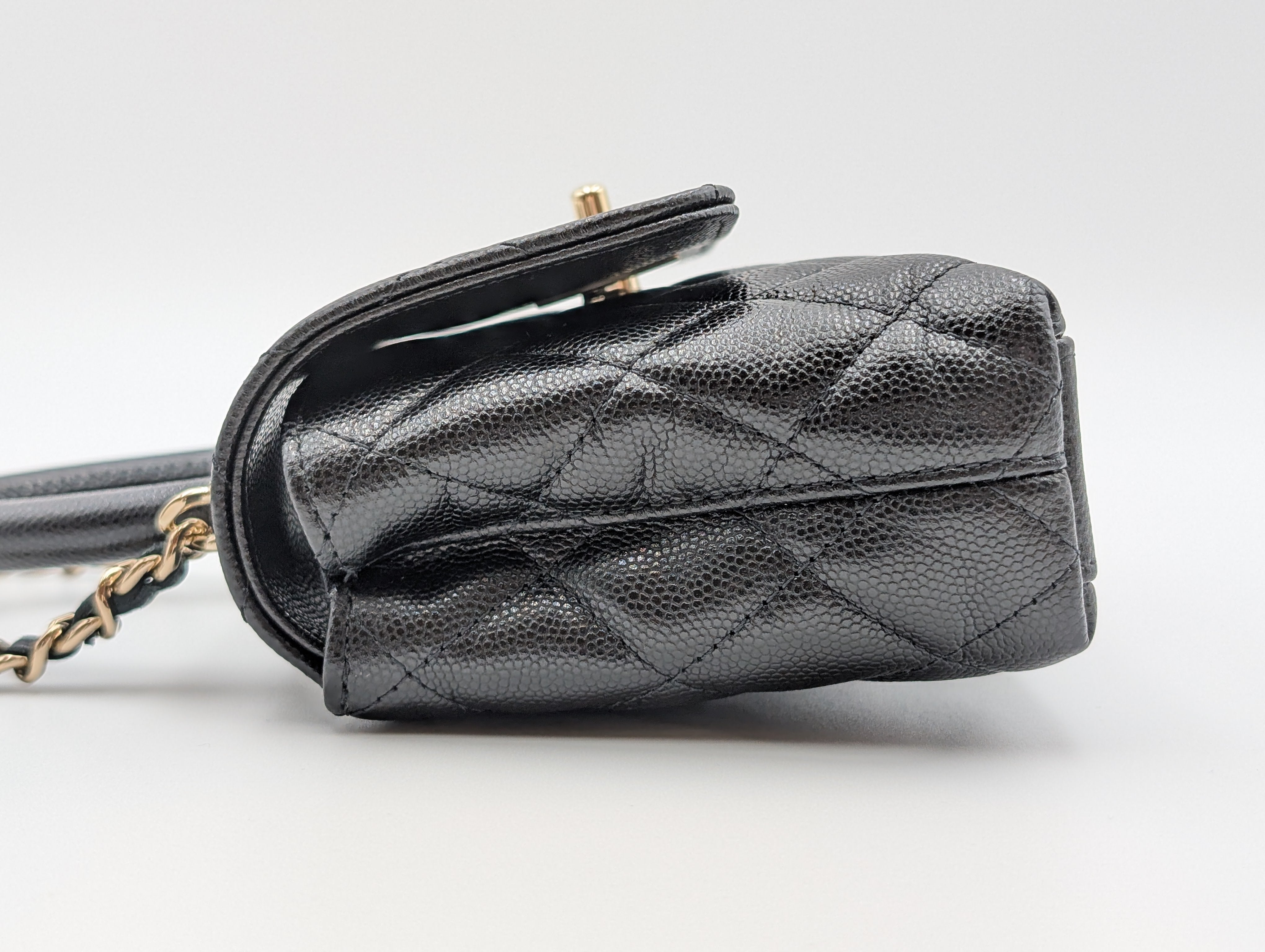 CHANEL エクストラミニ ココハンドル チェーンクラッチバッグ